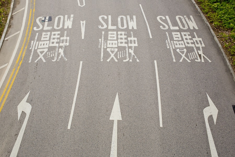 china slowdown road sign